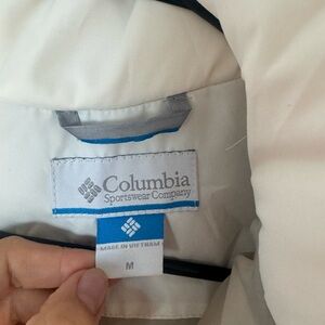 Columbia Women’s White Ski Snow Jacket with removable hood size M